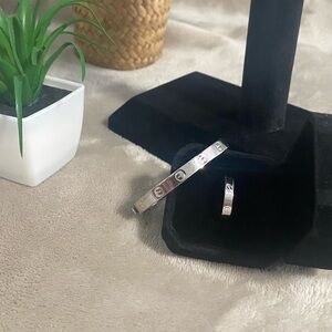 Pure 18karat White Gold 
 Bracelet and Ring Set